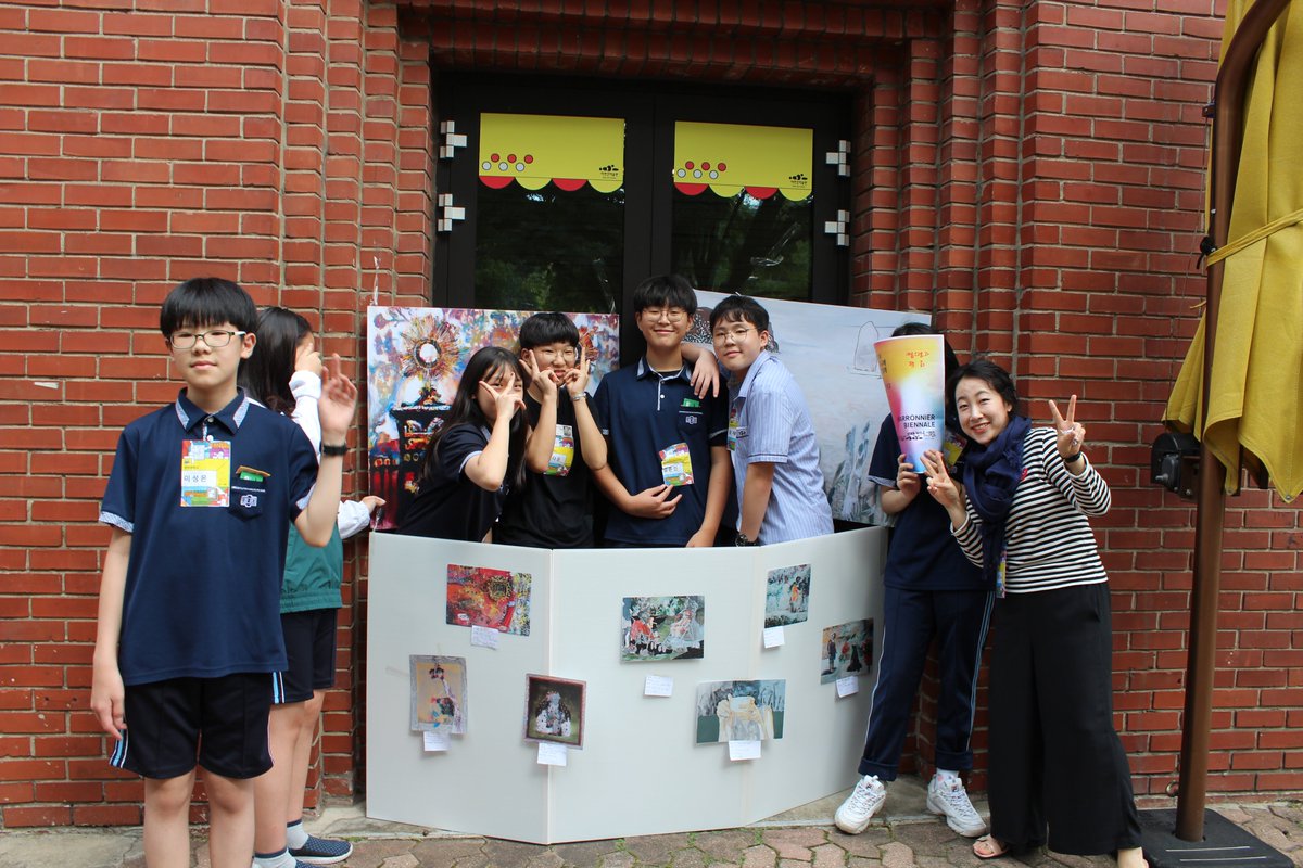 ArkoArtcenter's tweet image. 아르코미술관 청소년 자유학년제 진로체험프로그램 &amp;lt;대학로 꿈잼학교 - 나도 기획자&amp;gt;👨‍💼🖼👩‍💼

직업만족도 1위 전시기획자(큐레이터)!

우리가 만들어보는 가상의 전시 &amp;lt;마로니에 비엔날레&amp;gt;를 통해 큐레이터가 되어보는 시간!

대학로 꿈잼학교에서 실현해보아요:)

#아르코미술관 #청소년교육 #진로체험