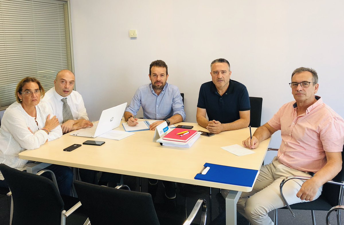 🐗Esta mañana nos hemos reunido con <a href="/csp_valencia/">Centro de Salud Pública Valencia</a> ante la escasez de centros donde llevar muestras para analizar la #triquina🐗.
🤝Trabajaremos conjuntamente para solucionar el problema.🤝