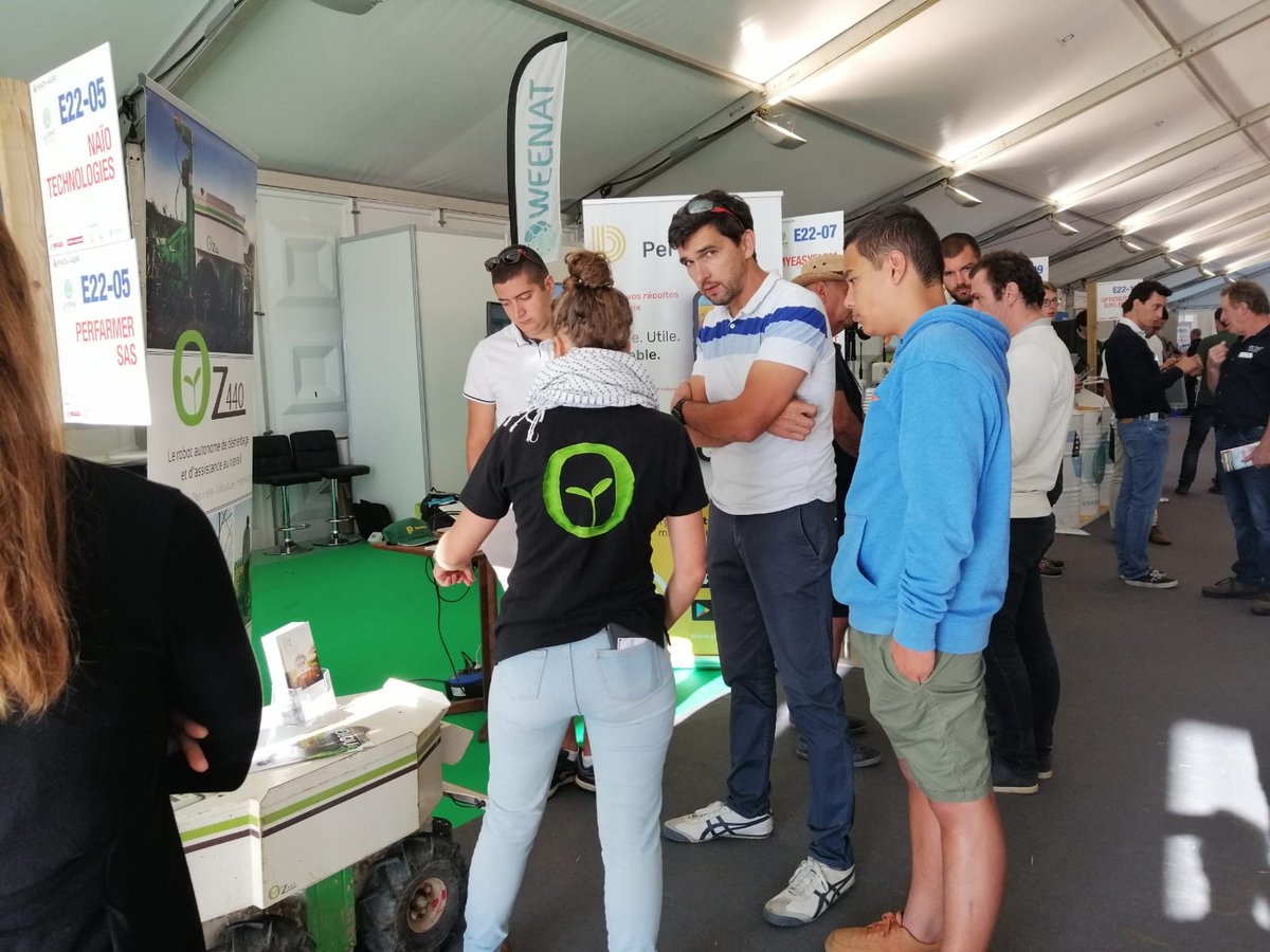 FermeDigitale's tweet photo. On y est ! @Innovagri1 2 jours d'échanges autour de l'#innovation au service des agriculteurs &amp; agricultrices #ceuxquivousnourrissent. Rencontrez nos #startup en plein 💚 du Village #numérique (stand E22-03). Démos, jeu concours, convivialité...et en + le soleil est avec nous 😎 https://t.co/7rzC3ceqJj