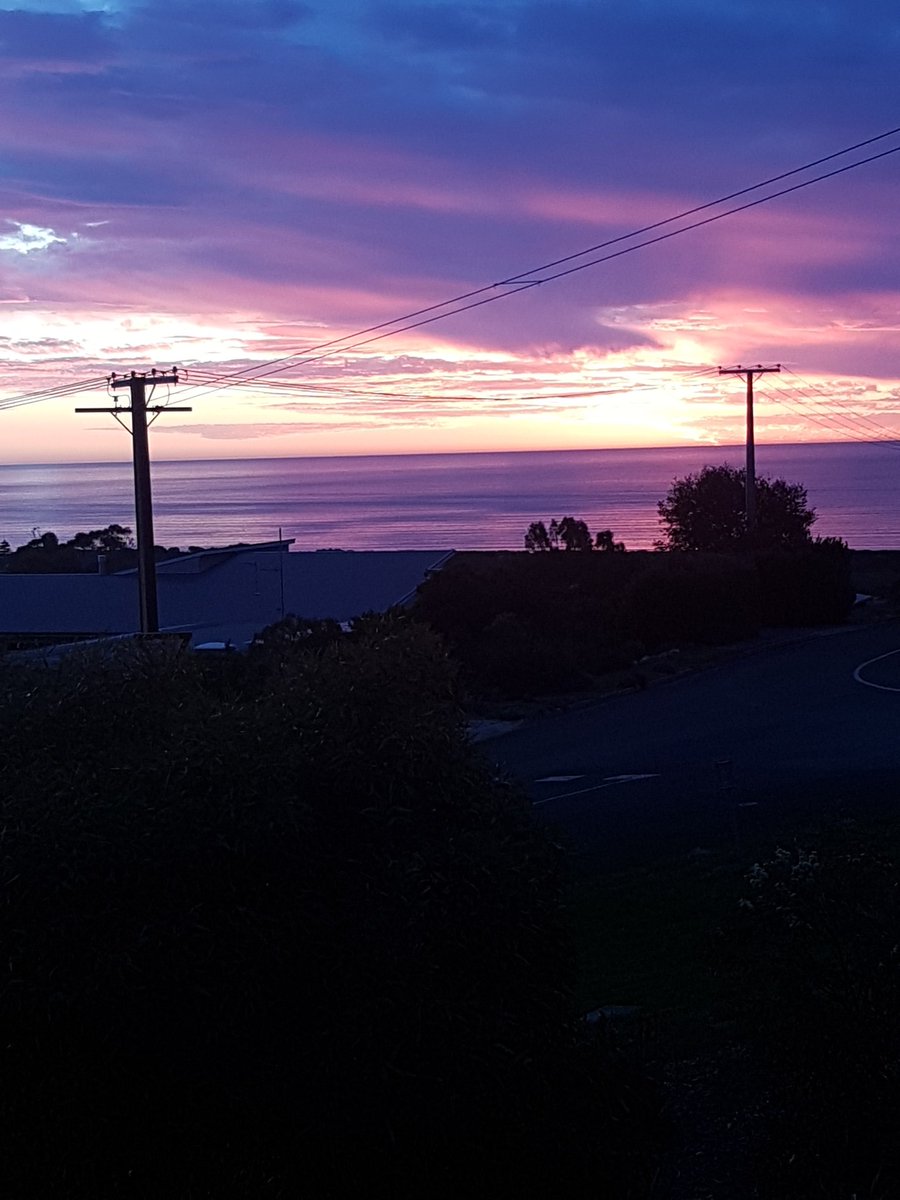 Margare99378443's tweet photo. Taken on my sisters balcony at Normanville tonight #sawithkate https://t.co/Bg9Jea8CkQ