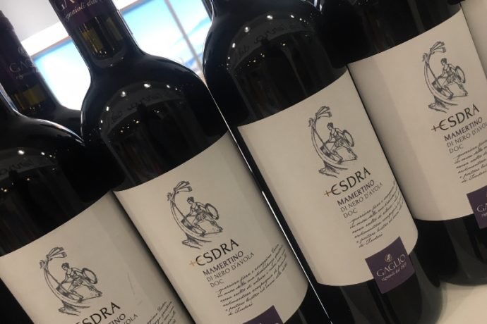 ItaliaVerace's tweet photo. 🍇 #Esdra Mamertino di Nero d’Avola DOC 🍷 #GaglioVignaioli dal 1910 🇮🇹 🚜👨🏻‍💻#ItaliaVerace è un #brand dedicato esclusivamente ai prodotti 100% italiani ❤️ ☀️ ✌️@Gagliovignaioli 
https://t.co/e9aFI0RvOM https://t.co/HWxzJEVH9k