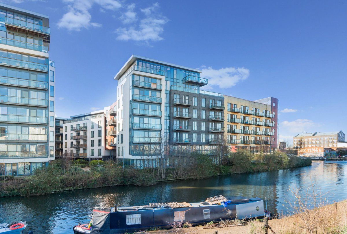 HSC_sebastian's tweet photo. Five exchanges in August! #Sales #E14 #E3 More buyers waiting. #berglencourt #limehouse #limehousebasin #omegaworks #fishisland #eastlondon #docklands If you would like to sell this year, contact us today on 020 7791 7000 #basinapproach #Hackney #hackneywick @hurfordsalvicar https://t.co/dCnCZIUJgX
