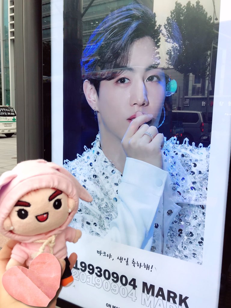 hgyo77's tweet photo. 어두울 때 다시 와야징❤️
오늘은 아쉬운대로 맠털이랑 한컷❤️
@93OMW94

#단의은생일축하해
#HappyXXVIIMarkTuan
#반짝반짝빛나는_마크_생일축하해 https://t.co/ZfmDx9cloH