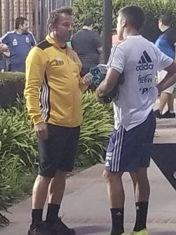 8cMLeti's tweet photo. Mai stanca di vedere QUESTI DUE INSIEME 🥰♥️ @PauDybala_JR @delpieroale 
Ma dov’è il nostro selfie? 🤧 https://t.co/7xj8p84ysY