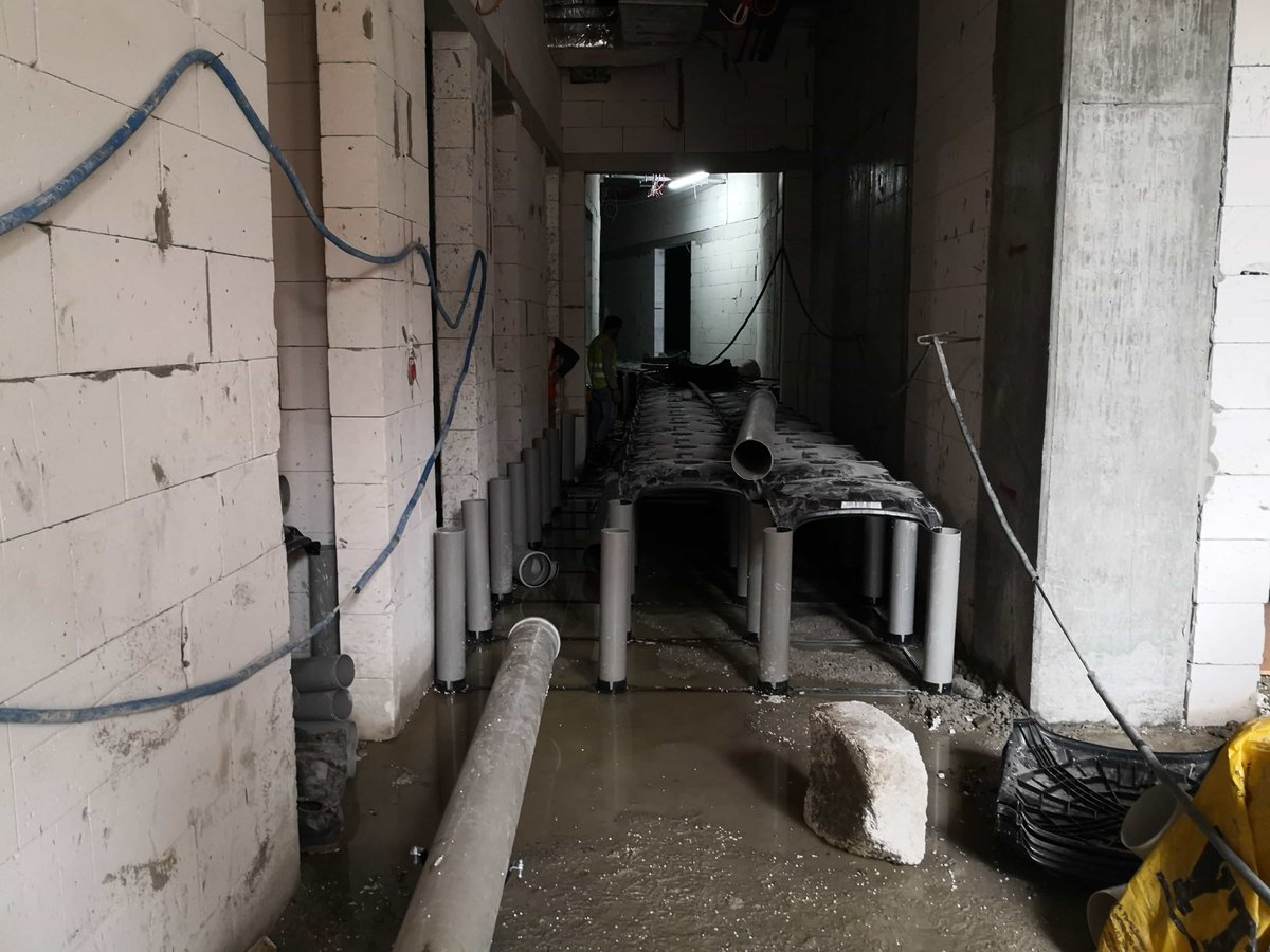 absyapi's tweet photo. Radye temel üzerinde 82 cm kör kalıp 8 cm beton dolgu. Mimari kotun altında kalan temel kotunu yükseltmek için kullanıldı. Projenin eğimli arazide konuşlanmış olmasından dolayı gele...
https://t.co/CstbiaW8SD
#KörKalıp #ABSPlus #ABSKörKalıp https://t.co/F0lnhu4tF2