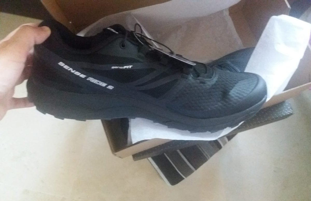 Joxsun's tweet photo. Vale, después de muchas recomendaciones  han caído estas @Salomon_Spain  👉🏽🖤❤ https://t.co/RbAmcECkhz