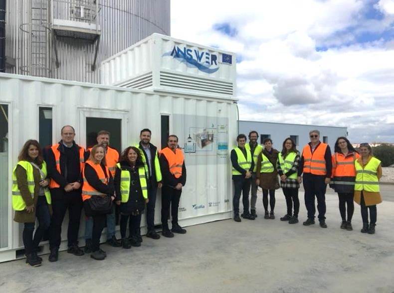 Life_ANSWER_eu's tweet photo. Professor Abraham Esteve Núñez, head of the research group @Bioe_Group explains in @aguaresiduales the objectives of #LifeANSWER project developed by @MahouSanMiguel, @aqualia , @UAHes and Recuperaciones Tolón, by @LIFEprogramme #wastewater
https://t.co/Rlz8iWfZli https://t.co/PFDMQri2Dq