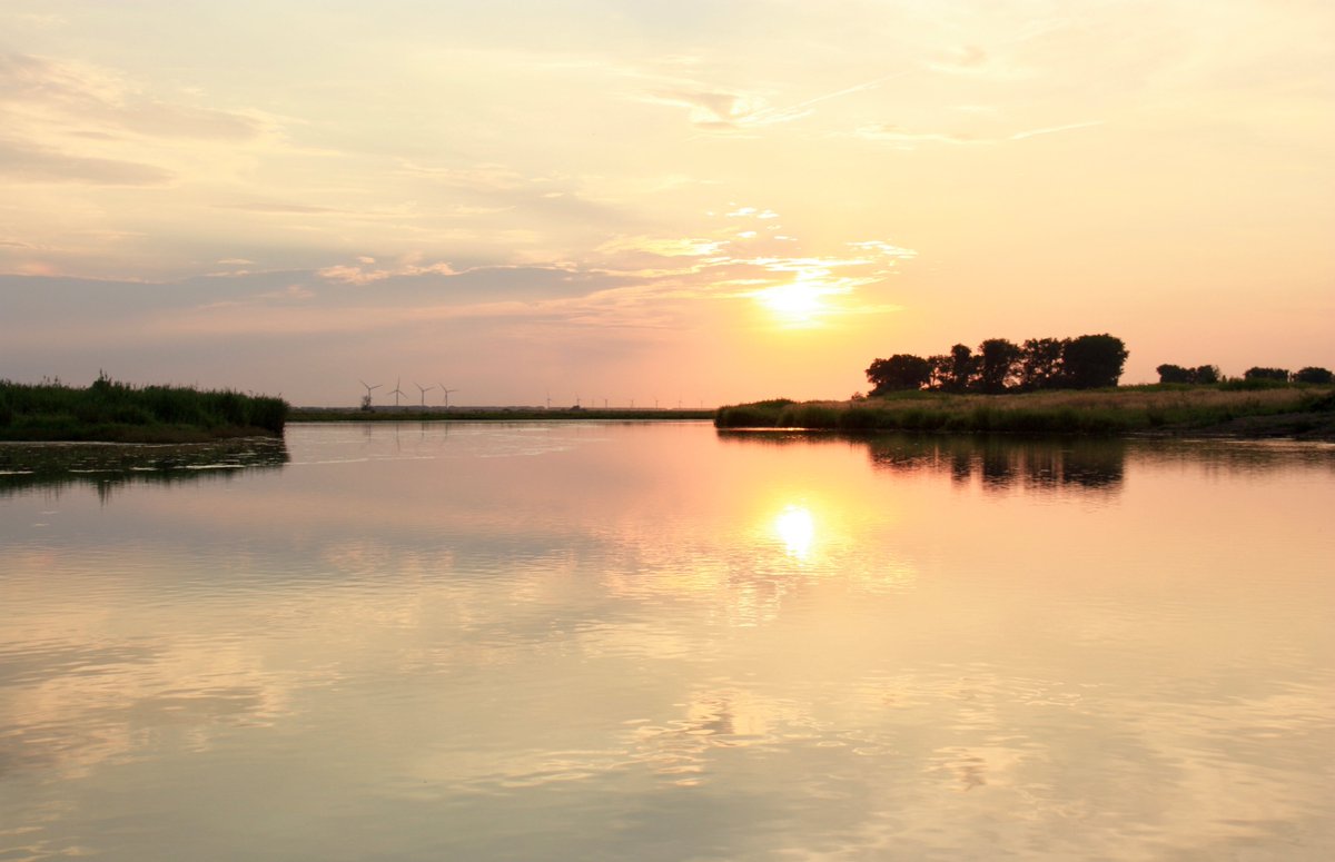 BC_Tiengemeten's tweet photo. Heb jij jouw plekje al gereserveerd voor de vaartocht in schemering om Tiengemeten? https://t.co/FzjT5LSxbn
#vaartocht #varen #rondjetiengemeten #haringvliet #tiengemeten #salonboot #eiland #natuureiland #schemering #boot #uittip #uitagenda #zonsondergang #sunset https://t.co/UidOPkQmc4