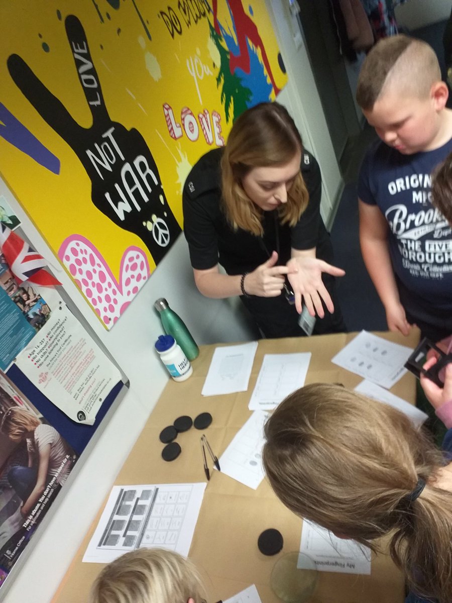 denholmejuniors's tweet photo. The juniors had an amazing session  with CSI, Hollie and her colleague came along and showed the kids how to dust for finger prints, take finger prints and take foot prints. The juniors loved every single bit of tonight's session. Thank @RSSS_JadeBrook for helping me organise it. https://t.co/UDyDRRofop
