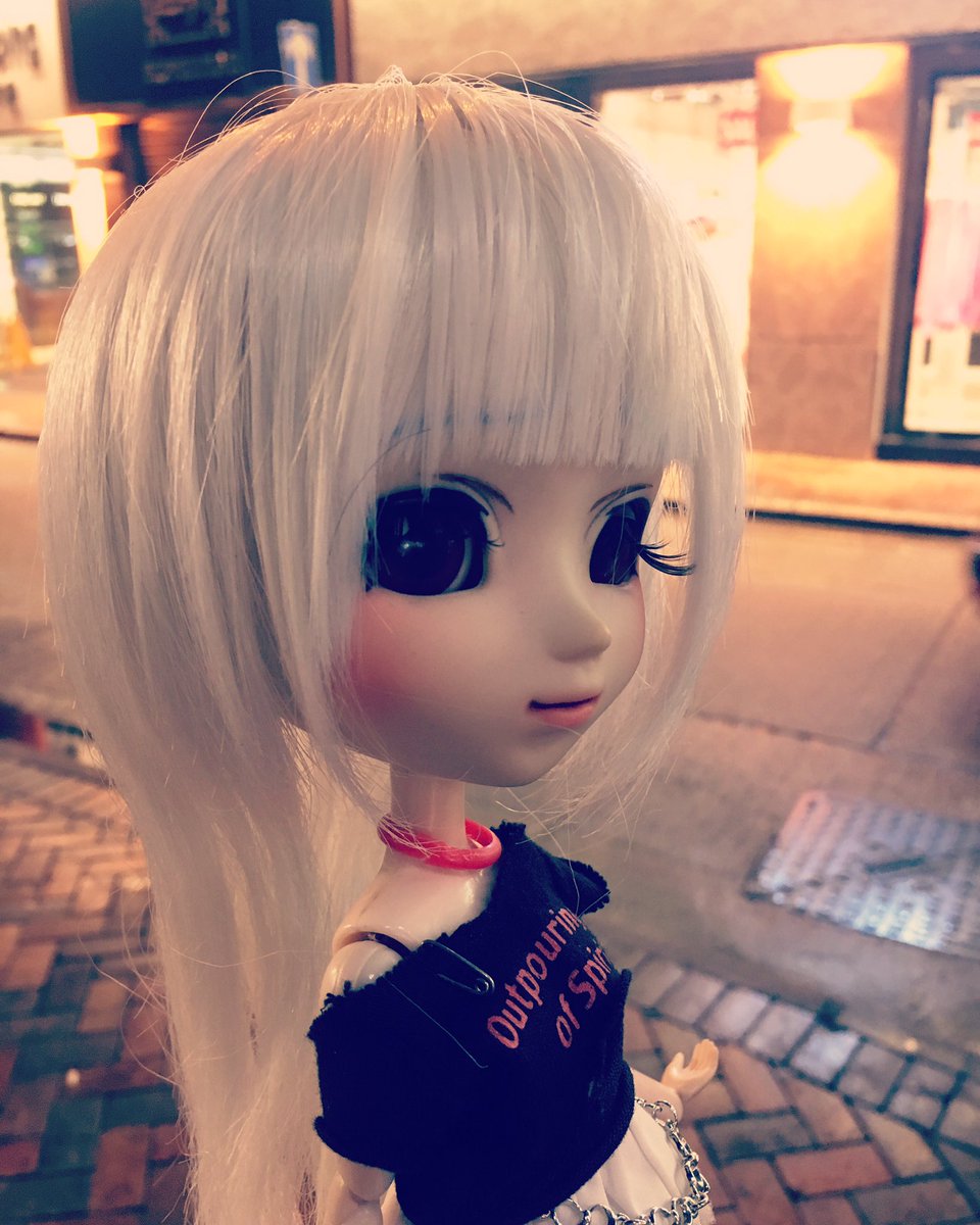 762_fmj's tweet photo. A quiet Monday night in HK #pullip #pulliphk #doll #2019hk #hk https://t.co/znBE1yCQIC