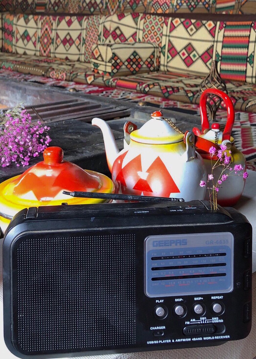 سود الله وجه، جحاد الجمايل 
واخسارة ،وقفتي معه وجميلي
ٰ
والله انا مانعاف، من ،العوايل 
غير لاجاك ارخمه وهوه قبيلي

#حمود_الوذيناني