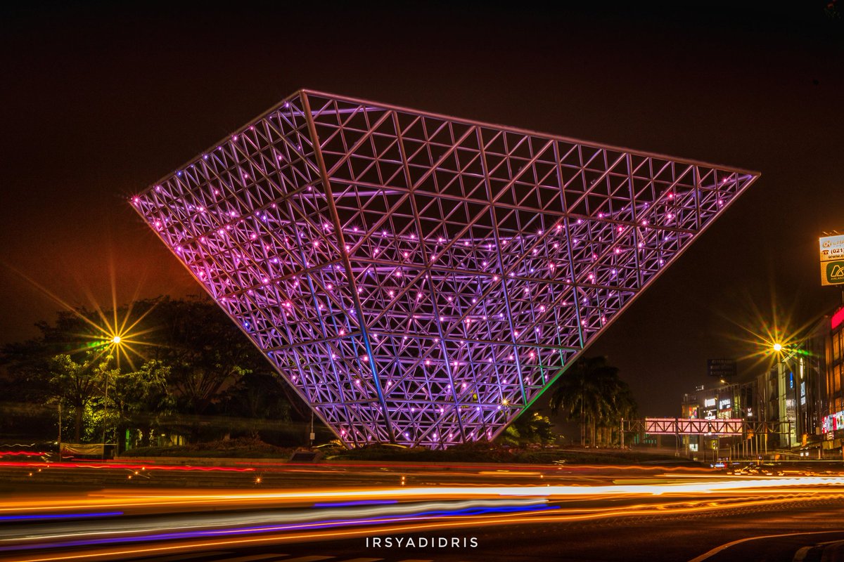 Mcirsd's tweet photo. #summareconbekasi #landmark #photography #landscapephotography #citylight #sonyfulframe #SonyAlpha #sonyalphaid https://t.co/zOQBJTQ8KL