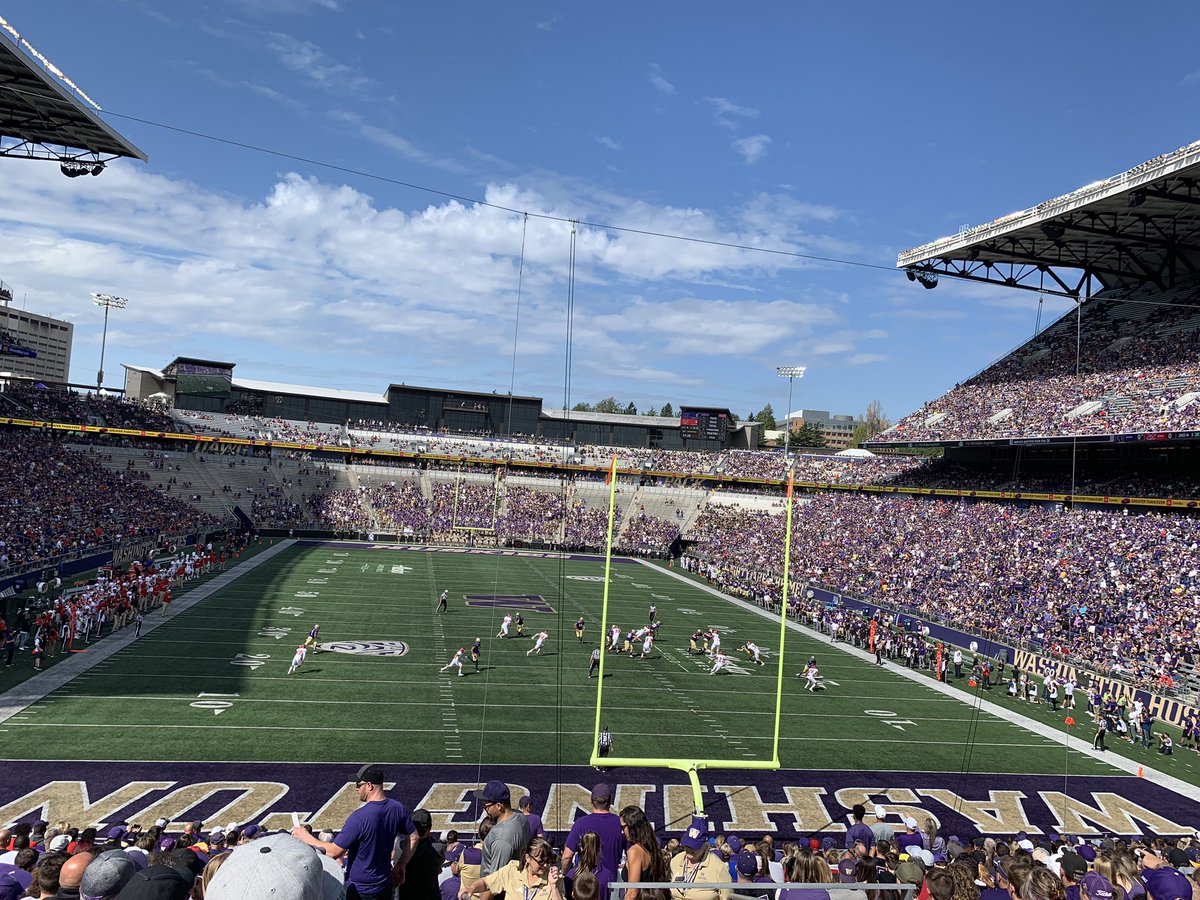 CaseyCheaney's tweet photo. Well I have been enjoying my final year with @thePCBS at @UW - one of the highlights was getting to catch a bit of #football! @UW_Football @DubsUW #GoHuskies #PurpleReign #PCBSFamily19 https://t.co/rD0L5fezAD