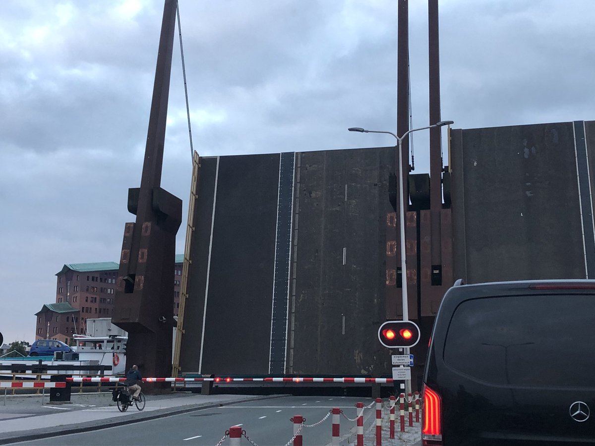 Zou toch verboden moeten worden in de spits! #deventer #komietslater #geenstres #doedicht