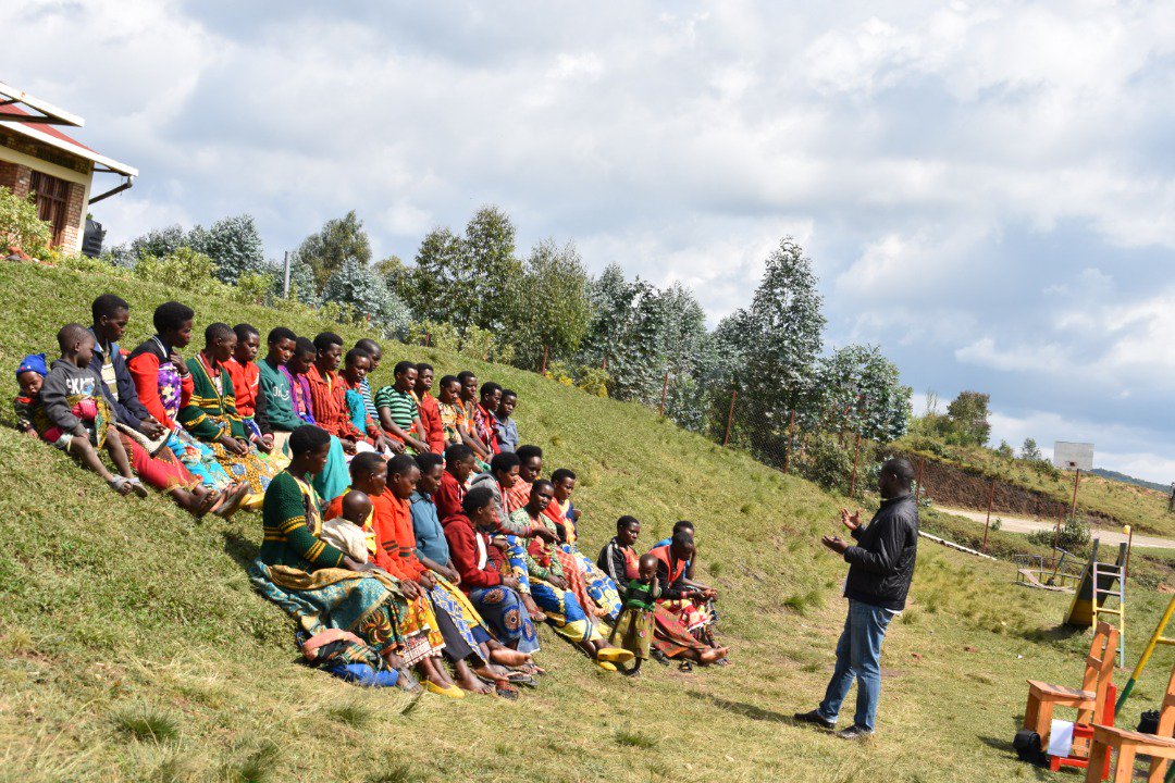FaithVictoryRW's tweet photo. Yesterday #FVA in partnership with @actionaidrwanda conducted in Ruheru a sensitization on #ECD model&its importance to the development of a child&woman. 60 women that have children in the center have been put in 2 VSL groups,they will get the advantage of increasing their income https://t.co/hY1UU5473J