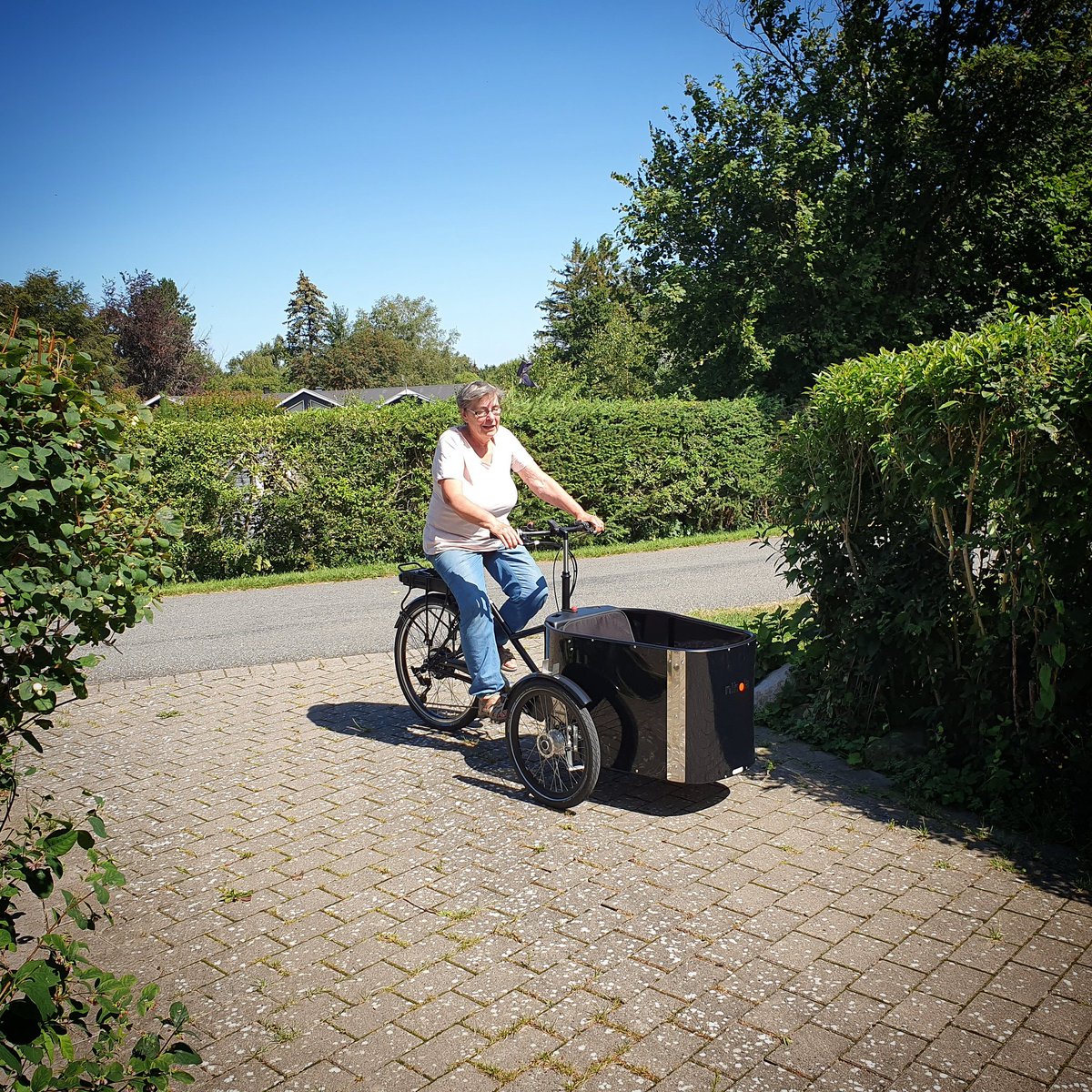 Jeppe D Larsen tweet media