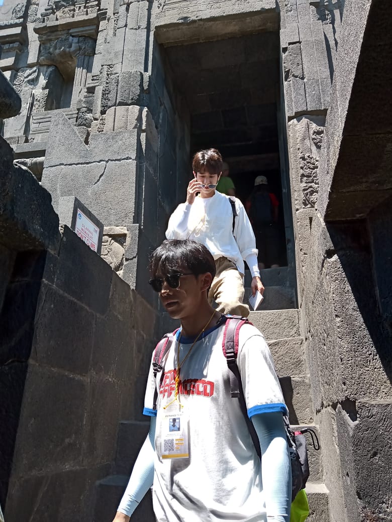 Lee Sung Gi di Prambanan