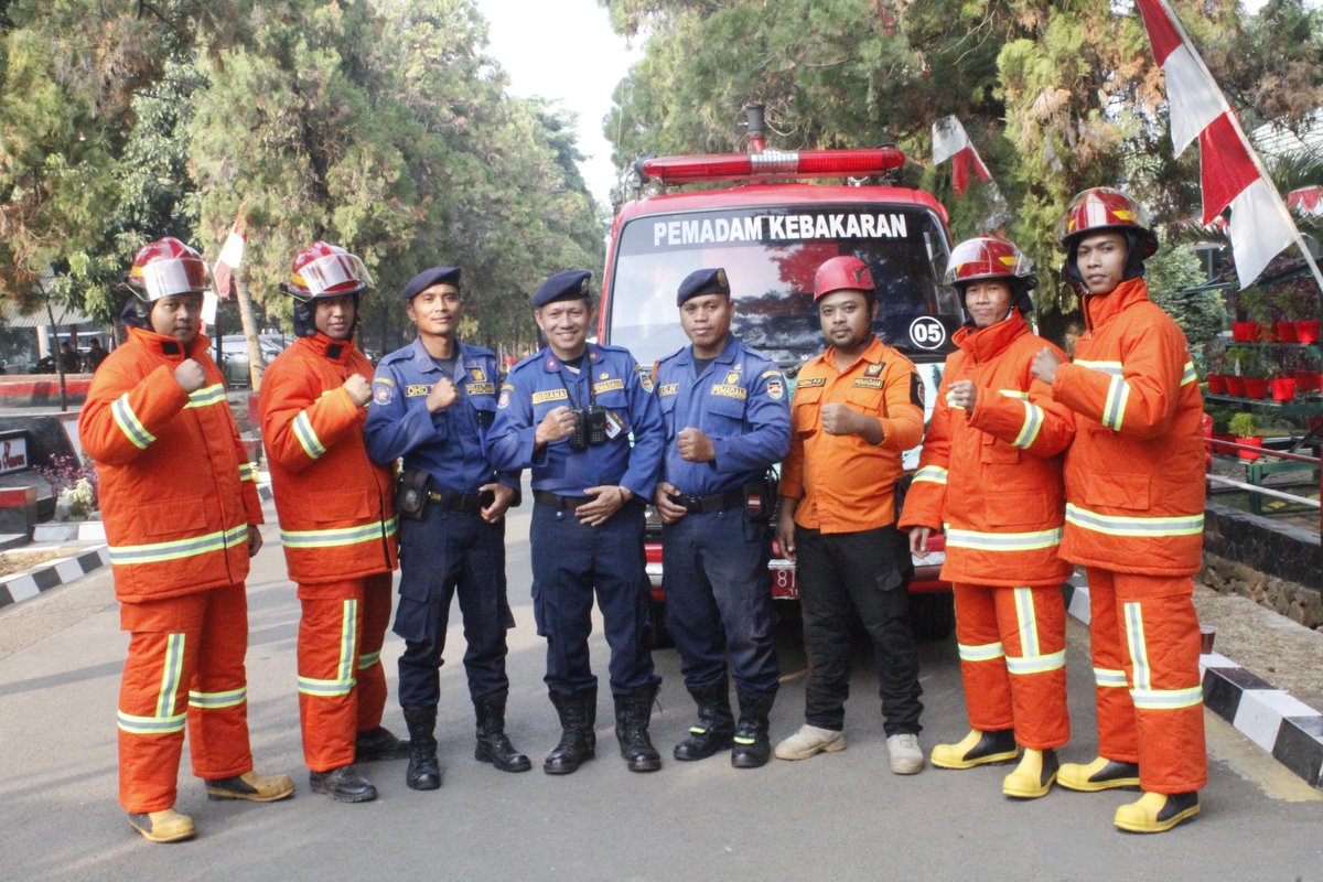 damkar_pwk's tweet photo. Giat  Apel dan Simulasi Latihan Penanggulangan akibat bencana,pengungsian dan pemberi bantuan kemanusiab Divif 1 Kostrad Ta 2019 pada :
Hari        : Rabu
Tanggal : 04 September 2019
Jam       : 08.00 WIB
Tempat  : Lapangan Yon Armed 9 Kab. Purwakarta
@ratna_anne @DediMulyadi71 https://t.co/vRxJIZ5jLG