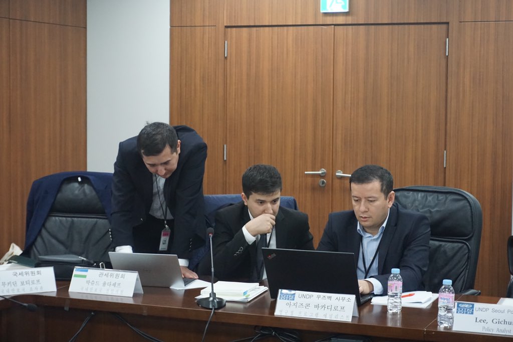 UNDPSPC's tweet photo. #DYK Korea’s AntiCorruption Initiative Assessment: ➡️reduces #corruption risks ➡️promotes a culture of #integrity in the public sector. Today, the Uzbekistan 🇺🇿 delegation dives into the details of #AIA & discusses how to contextualize it. #knowledge_exchange #DSPs https://t.co/mvUu4Xas6e