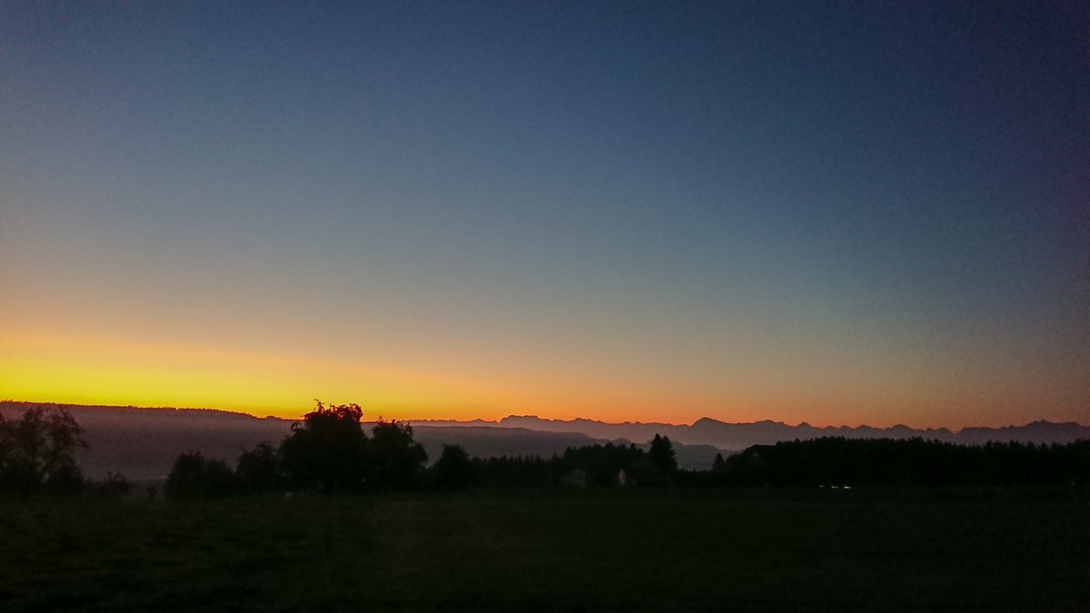 idnu_ch's tweet photo. Alpenglühen
#biketowork #mdrza #mitdemradzurarbeit #sonnenaufgang #sunrise #neverstopbiking #verliebtindieschweiz https://t.co/bHr8nww78h