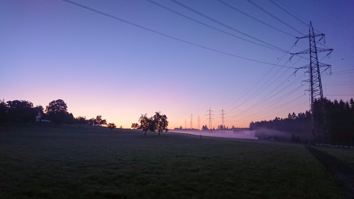 idnu_ch's tweet photo. Immer wieder anhalten.
#biketowork #mdrza #mitdemradzurarbeit #sonnenaufgang #sunrise #neverstopbiking https://t.co/eERXnBSbdp