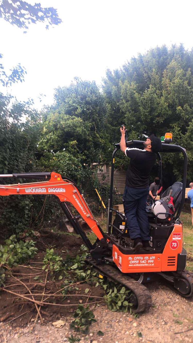 Wickham Diggers had the absolute pleasure helping out Danny Clarke with a local project which will be shown on This Morning this Friday @ 11.10am

‼️KEEP YOUR EYES PEELED‼️
-
*
**Call/email our hire desk for all enquiries**
*
TEL: 01959540999
EMAIL: wickhamdiggers@gmail.com