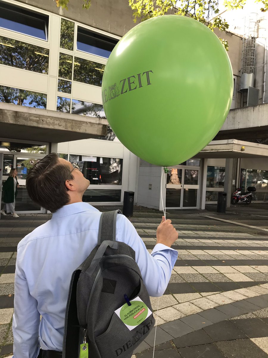 heimzuhaus's tweet photo. Jetzt starten wir mit der ZEIT im wunderschönen Köln an der Universität bei der Tagung für Hochschulkommunikation mit dem Motto „glaubwürdig, verlässlich, klar“ #hkom19zeit https://t.co/twp8U8J0JA