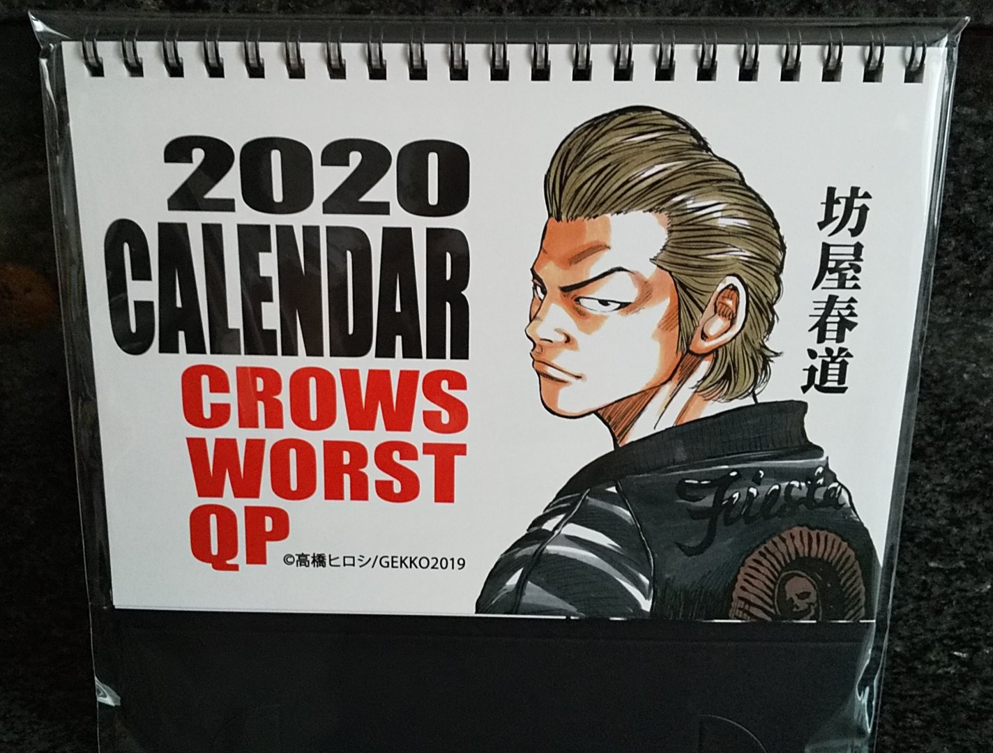 髙橋ヒロシ オフィシャル 運営 会場販売グッズ 髙橋ヒロシイラスト展 クローズ Worst Cafe In Osaka At The Brickではカラー生原画の展示の他に登場人物をイメージしたフードとドリンクでお出迎え クローズ Worst Qp卓上カレンダー1600円 税別