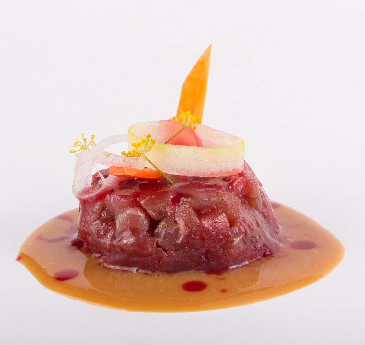 Este mes de septiembre os proponemos una promoción especial para nuestro tartar de atún. ¿Estás interesado/a? 🤔 
.
.
.
#productosgastronoms #cocinaparacocineros #entrante #atún #tartar