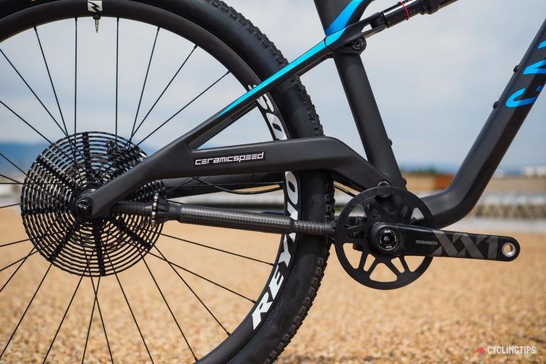 angryasian's tweet image. Remember that insane shaft drive system from @CeramicSpeed? It was no one-off. Not only does it look a lot more finished now, but there’s a shiftable version *and* a system for full-suspension MTBs. 

It still isn’t ready yet - but it’s getting closer. cyclingtips.com/2019/09/cerami…