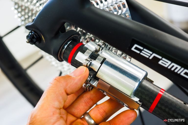 angryasian's tweet image. Remember that insane shaft drive system from @CeramicSpeed? It was no one-off. Not only does it look a lot more finished now, but there’s a shiftable version *and* a system for full-suspension MTBs. 

It still isn’t ready yet - but it’s getting closer. cyclingtips.com/2019/09/cerami…