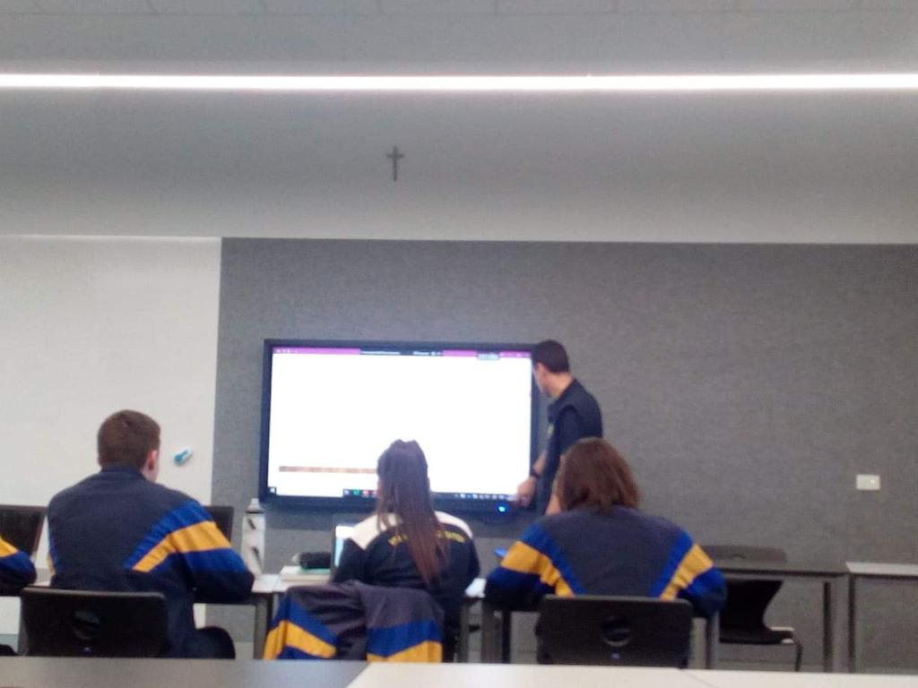 SidBagh's tweet photo. @BRIDGEschools Filipino teacher Blessie from Moreno Integrated school observing use of technology One note with @SMC_Epping  teacher Brad Beecham's Y12 Physical Education class. https://t.co/MMTnLZZpqx