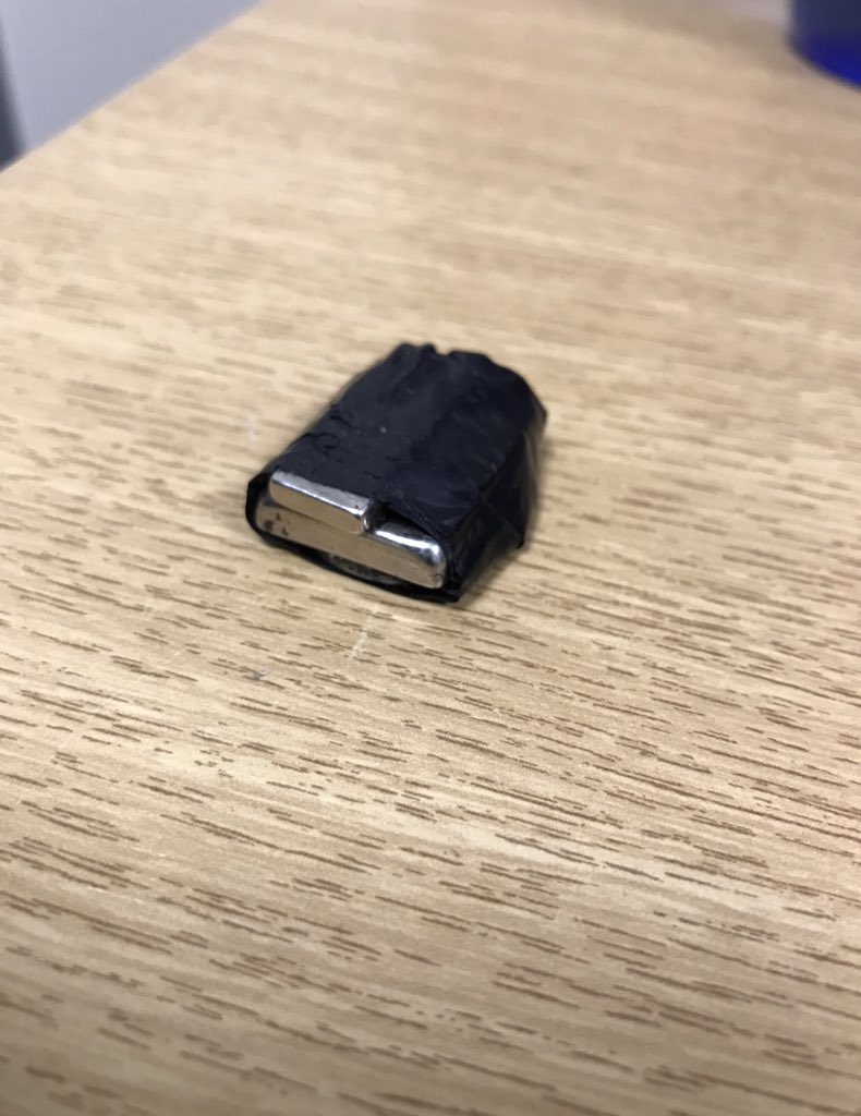 This driver thought using grease to change the 6 to an 8 was a clever idea!
Didn’t get past our Traffic Examiner &amp; <a href="/NWPRPU/">HGC Uned Plismona'r Ffyrdd/NWP Roads Policing Unit</a> #CVU though!

🧲 Magnet use on the #tachograph sender unit discovered, manipulation attempt to hide their drivers hours offences...only 5hrs daily rest! 😴