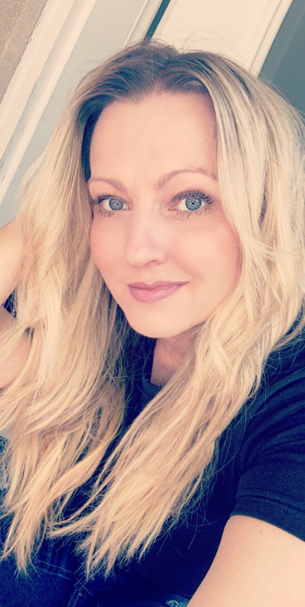 a_shot_ofbrandy's tweet photo. Natural makeup yesterday vs dark eyes today...which do you prefer? https://t.co/puH636mKgD