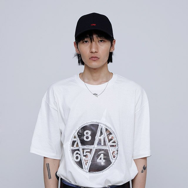 adnajapan's tweet photo. #EXO #チャニョル 着用‼️

合わせ方自由自在！
レイヤードして着てもお洒落な
トレンドのオーバーサイズTシャツADNA face Tee✨
ADNAオリジナルのロゴがコーデのポイントに🤙

今なら1+1で手に入れられるお得なキャンペーン実施中！🎉
https://t.co/I5pH0TiKmz

#韓国 #韓国アイドル #韓国ファッション https://t.co/oZkSEfrPEu