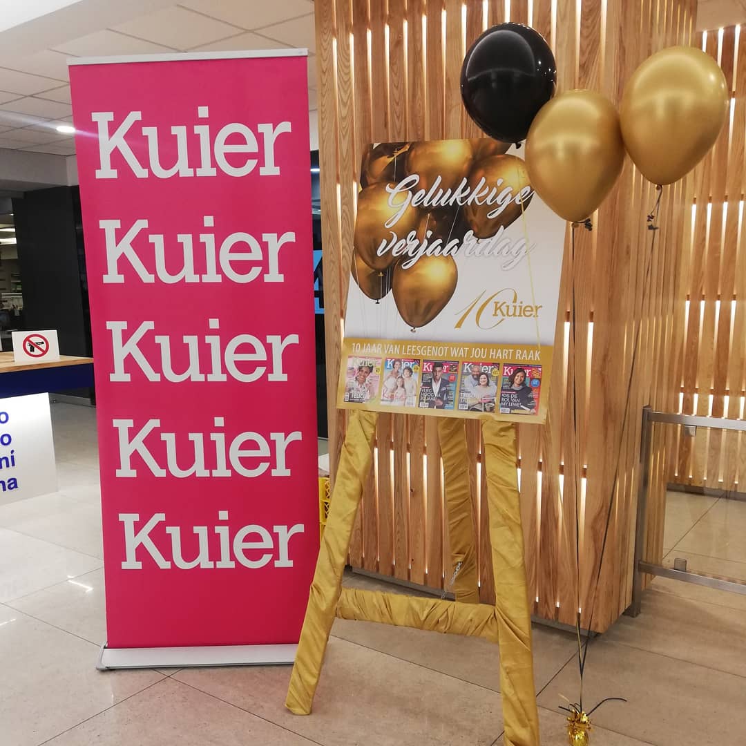 KuierOfficial's tweet photo. Ter viering van #Kuier10 word @media24 kollegas in die #Media24-sentrum met 'n soet dingetjie bederf.
@kaykarriem @ernustavw https://t.co/psydHCoraG