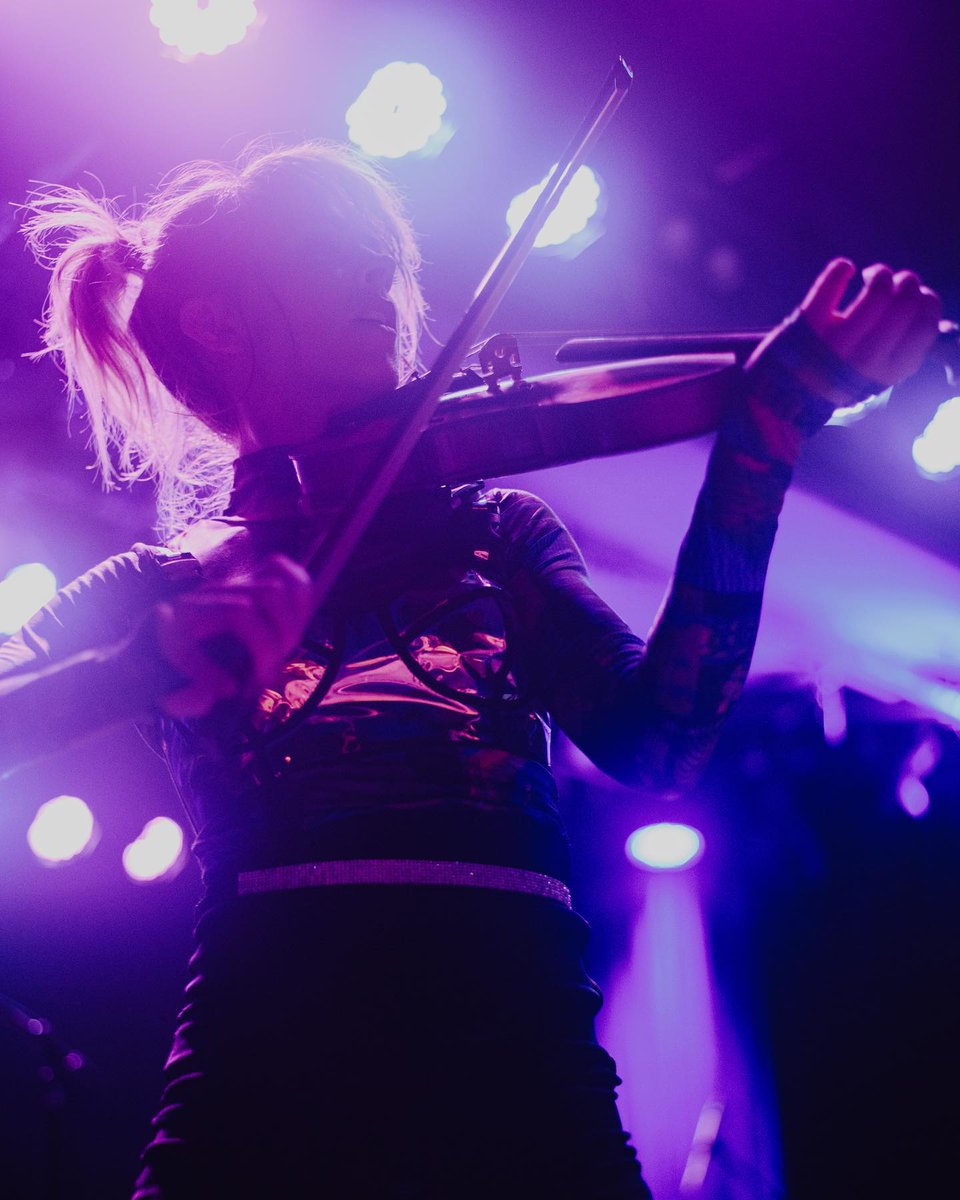 LindseyStirling's tweet photo. Had so much fun performing in LA last week. Nyc and Europe here we come! 📸 by @tashabelikove https://t.co/n1pStkzLrM