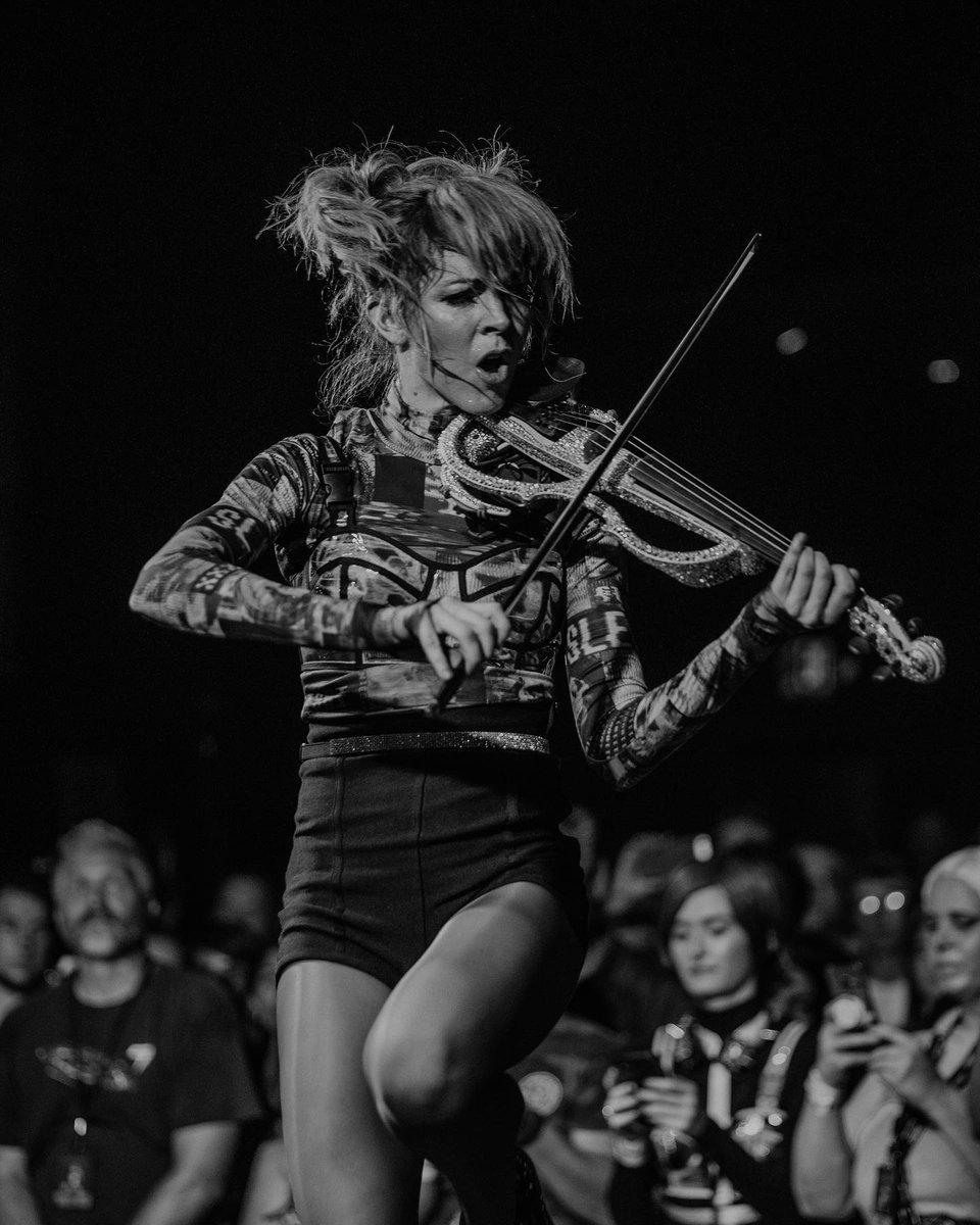 LindseyStirling's tweet photo. Had so much fun performing in LA last week. Nyc and Europe here we come! 📸 by @tashabelikove https://t.co/n1pStkzLrM