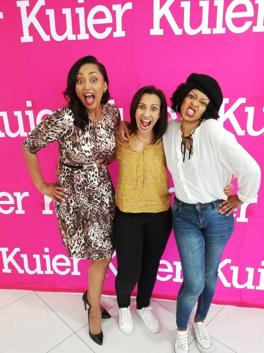 KuierOfficial's tweet photo. Die #Arendsvlei-akteurs @_JoleneMartin @MelDB en @CrystalDonna vier ook #Kuier10 saam die span by die @media24 sentrum. https://t.co/Gt9jRk5iwe