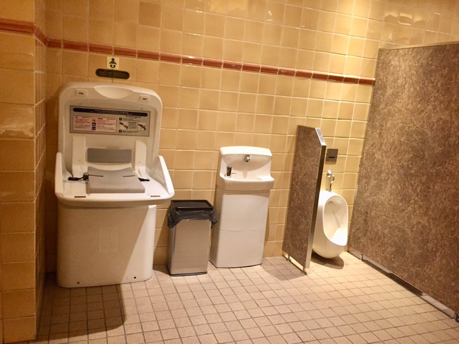 ディズニーランド穴場トイレの場所7選 意外と知らないパーク外のトイレも解説 ディズニー裏マニア