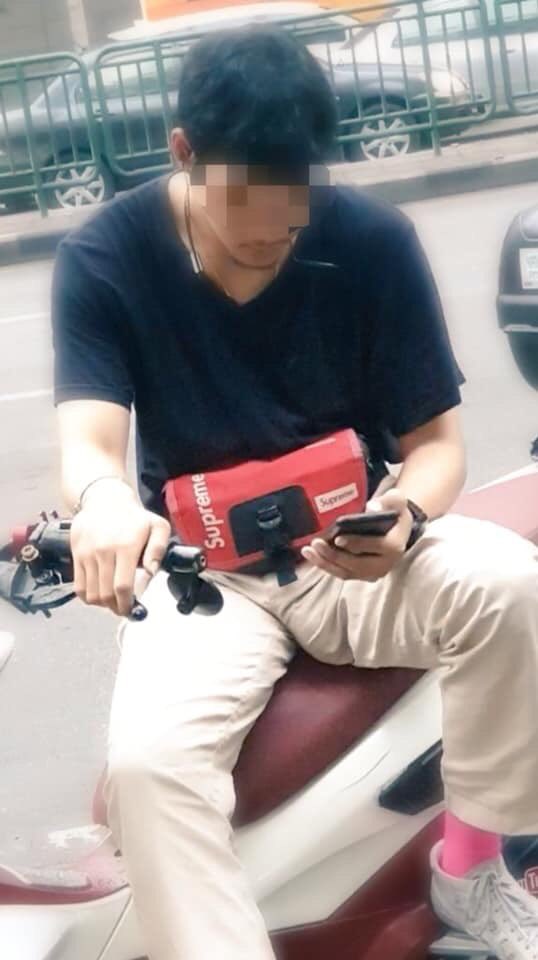 PozzSin's tweet photo. ចាំអូនទៅទិញស្រោមយូរណាស់ ខឹងណាស់មកវិញដឹងគ្នាហើយ😡😁 https://t.co/0DnR7p8PdN