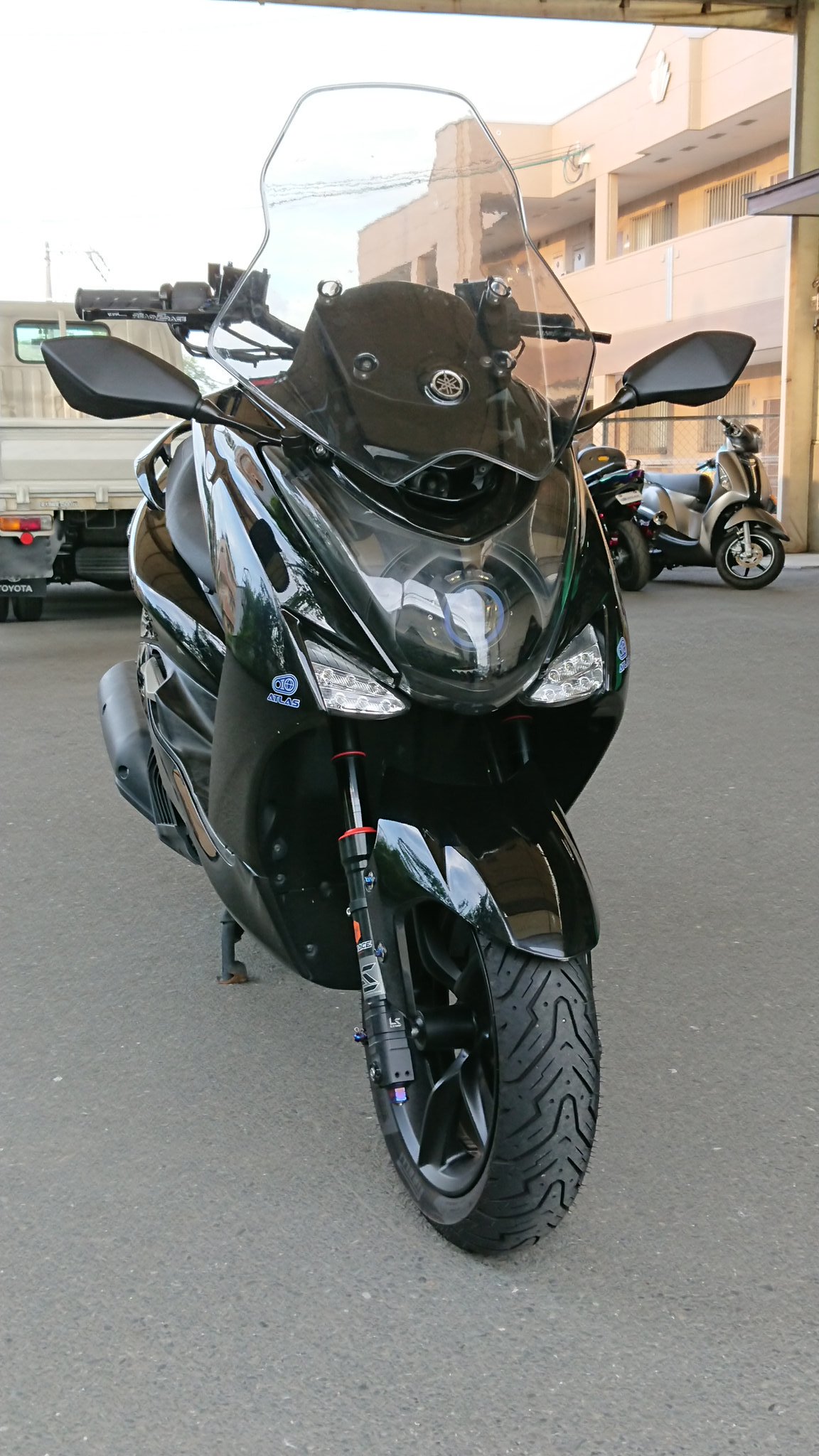 Twitter 上的 Atlas We Love Motorcycle マジェs ボディマウントミラー 通勤すり抜けテスト 初期型は純正ハンドル幅から片側約35mm幅広になります なのですり抜けどうかなぁ と 感想は純正とあまり変わらん 純正ミラーだとミニバン系に注意せなませんでしたが
