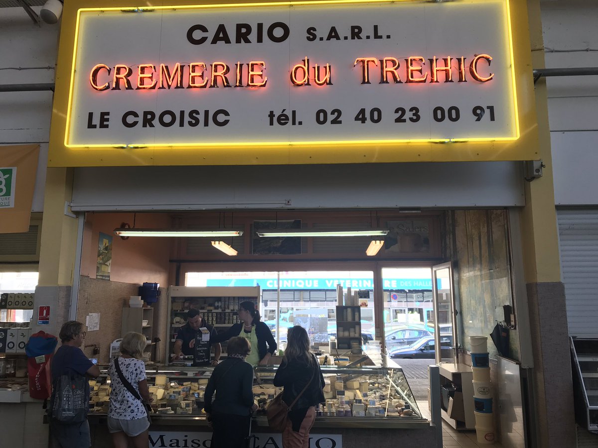 👉🏻On trouve le meilleur beurre au monde aka le beurre Bordier à la crémerie du Tréhic, au marché des Halles de #SaintNazaire