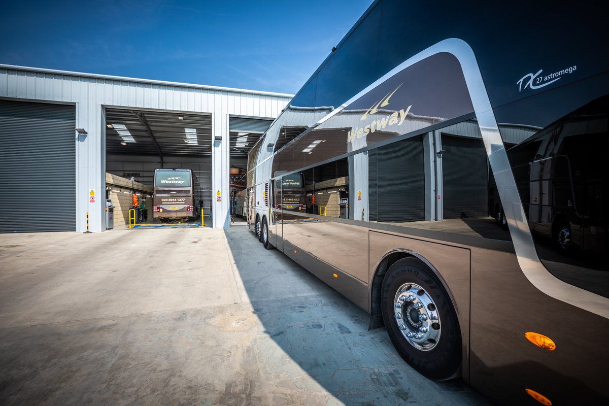 WestwayCoaches's tweet photo. Life through bronze tinted lenses.
#Westway #Coaches #Bronze #CleanImage #Mirror #MirrorMirror #LifeThroughaDifferentLens #summerdays #LuxuryTravel #Luxury #VIP #VanHool #Comfort #Safety #Travel #Adventure #Explore #BronzeIsTheNewBlack #Bus #Coach #London #Surrey #EURO6 #ULEZ https://t.co/SMHYw8Dv31