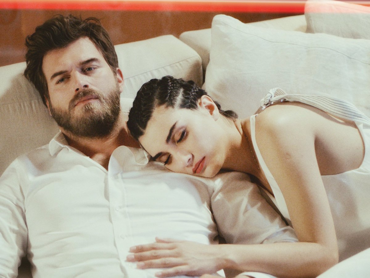 KT_Kosovo's tweet photo. Next destination of #CesurveGüzel is Bolivia 🎉. Latin fans are very lucky 🍀, enjoy this amazing love story between Cesur and Sühan.
#KıvançTatlıtuğ #TubaBüyüküstün https://t.co/5bzRwYJRAF