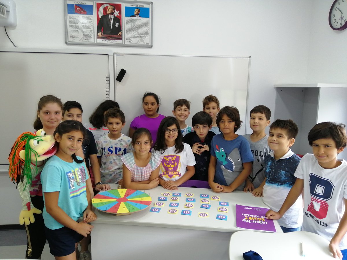GzdeSultanARSL1's tweet photo. 5-A sınıfı ile Türkçe oryantasyon dersimizi işledik. Asistanım Reçel de öğrenciler ile buluşmaktan çok mutlu oldu☺️ Yaşasın eğlenerek öğrenmek🥰 https://t.co/Kp3W0OyEJD