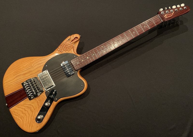 GCLUB_TOKYO's tweet image. 話題の【Carmine Street Guitars】のハンド・ビルド・ギターが入荷しました。
NYのチェルシーホテルの廃材を使用した、Rockの歴史が凝縮した1本。
こちらは先月行われた、映画のプロモーションで展示されていたギターです。
#carminestreetguitars #hotelchelsea #digimart  
digimart.net/cat01/shop35/D…