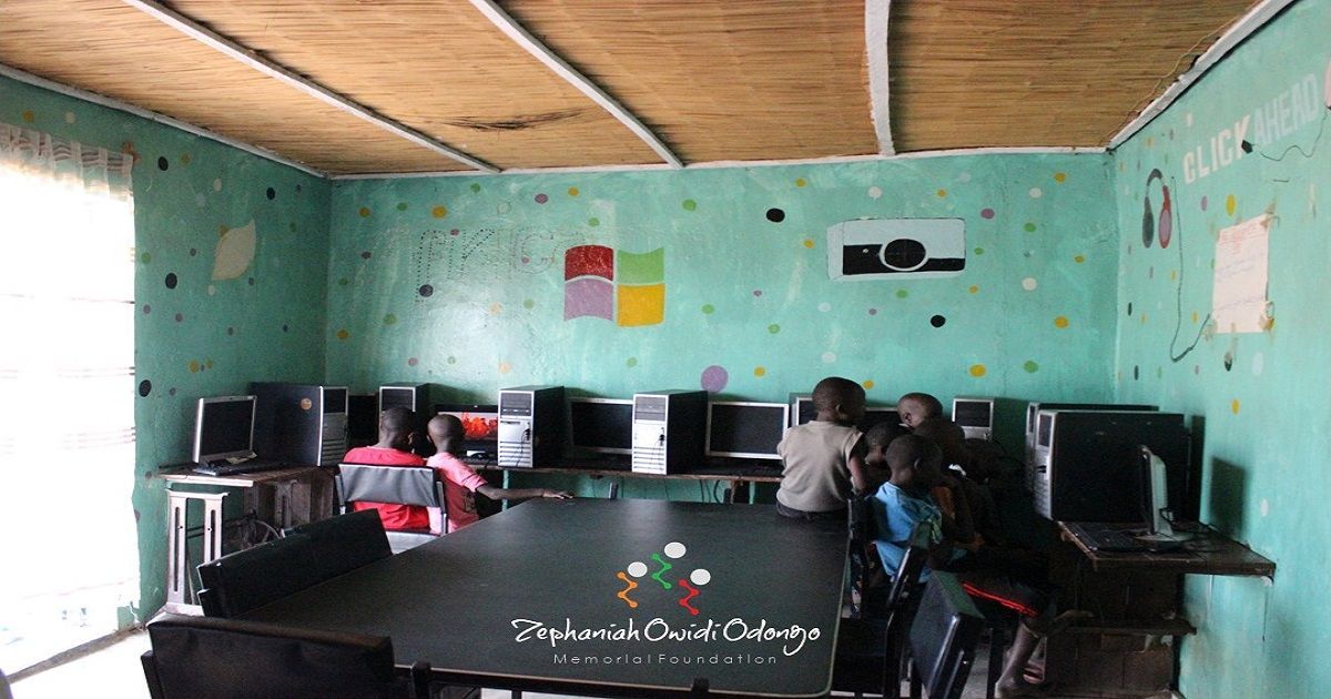 ZOOFoundation's tweet photo. We like it when their idea of fun is a day at the computer centre #ICTAccess #DigitalLiteracy https://t.co/mbQk5TUPyN