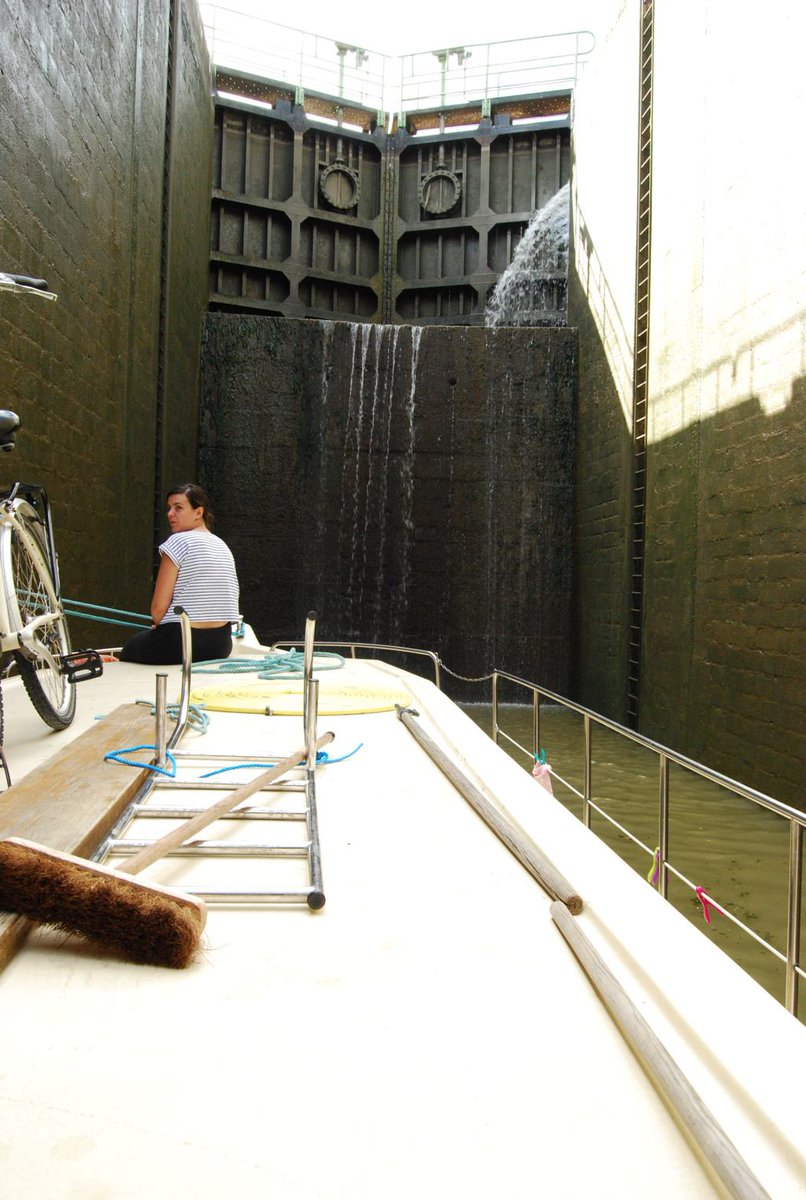 Une année de voyage. Des inconnu.es qui jouent des scènes rien que pour moi, sans même le savoir. odilecantero.com/2019/09/04/20-…