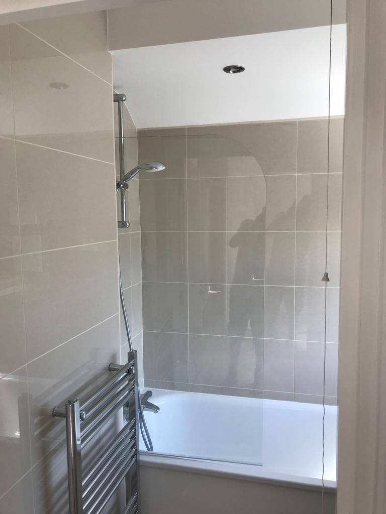 ConstructionDTS's tweet photo. Some shots of our completely refurbished house project in #Edgeware... Looking great with all new windows, flooring, walls, bathroom, kitchen and more π Have a domestic property renovation enquiry? Call @ConstructionDTS - 0800 978 8971 https://t.co/OH2Ub0sbyr #DTSconstruction https://t.co/etJHAn0UF0